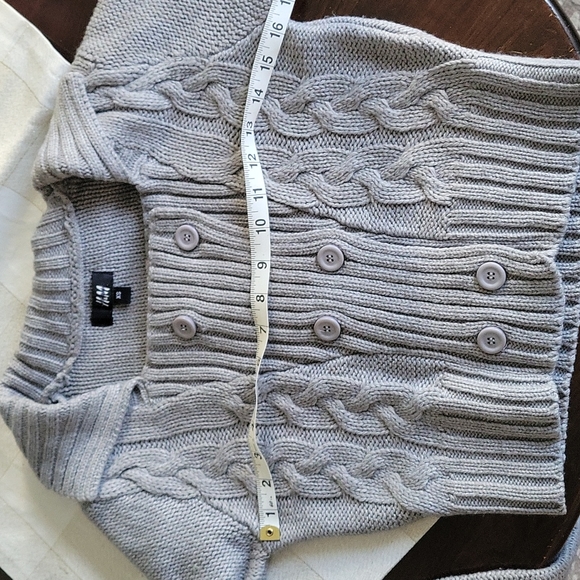 H&M Cropped Sweater - Picture 8 of 9